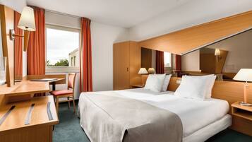 Safe på rommet, skrivebord, strykejern/-brett og wi-fi (inkludert)