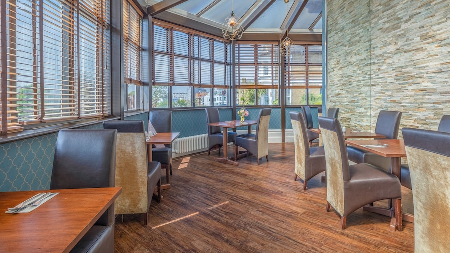 Muthu Westcliff Hotel (Near London Southend Airport)