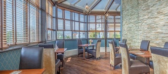 Muthu Westcliff Hotel (Near London Southend Airport)