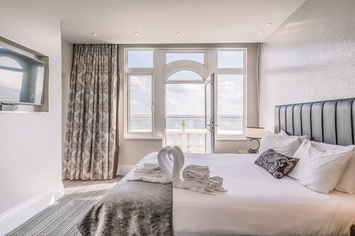 Muthu Westcliff Hotel (Near London Southend Airport)