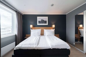 Junior Suite | Desk, free cribs/infant beds, free WiFi, bed sheets