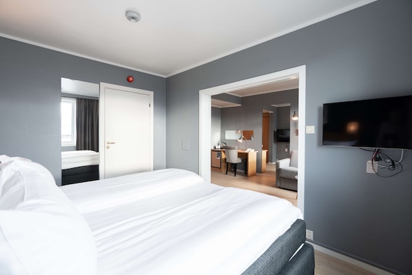 Suite junior | Escritorio, cunas gratuitas, wifi gratis y ropa de cama