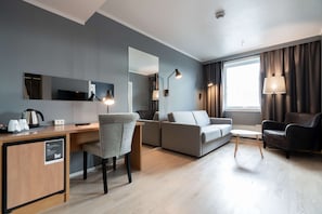 Junior-Suite | Schreibtisch, kostenlose Babybetten, kostenloses WLAN, Bettwäsche