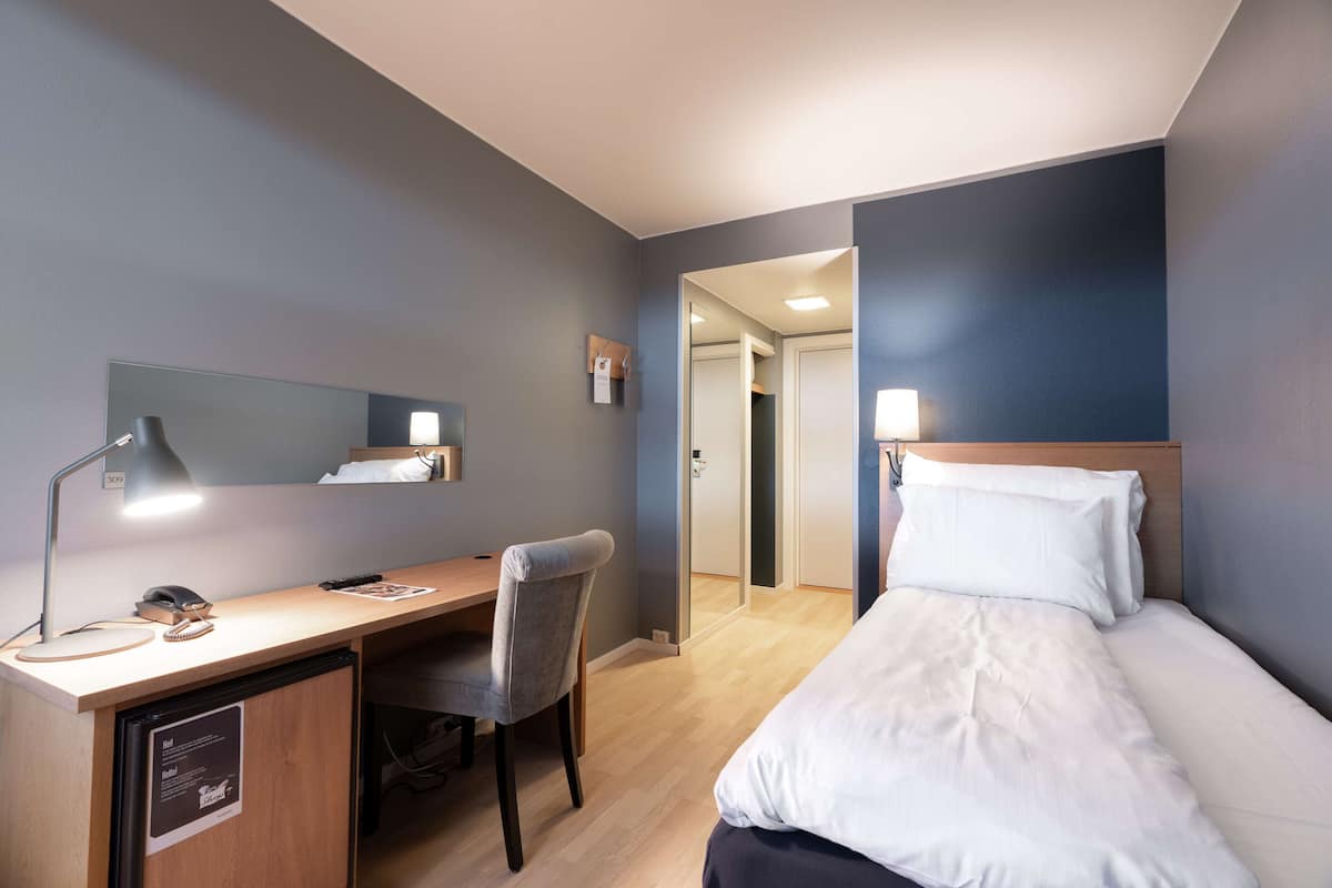 Desk, free cots/infant beds, free WiFi, bed sheets
