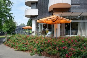 Petit-déjeuner et dîner servis sur place, spécialités Cuisine régionale