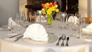 Breakfast, dinner, brunch served; Regional cuisine
