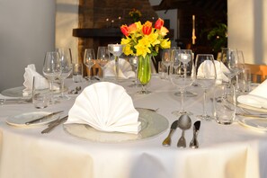 Breakfast, dinner, brunch served; Regional cuisine 
