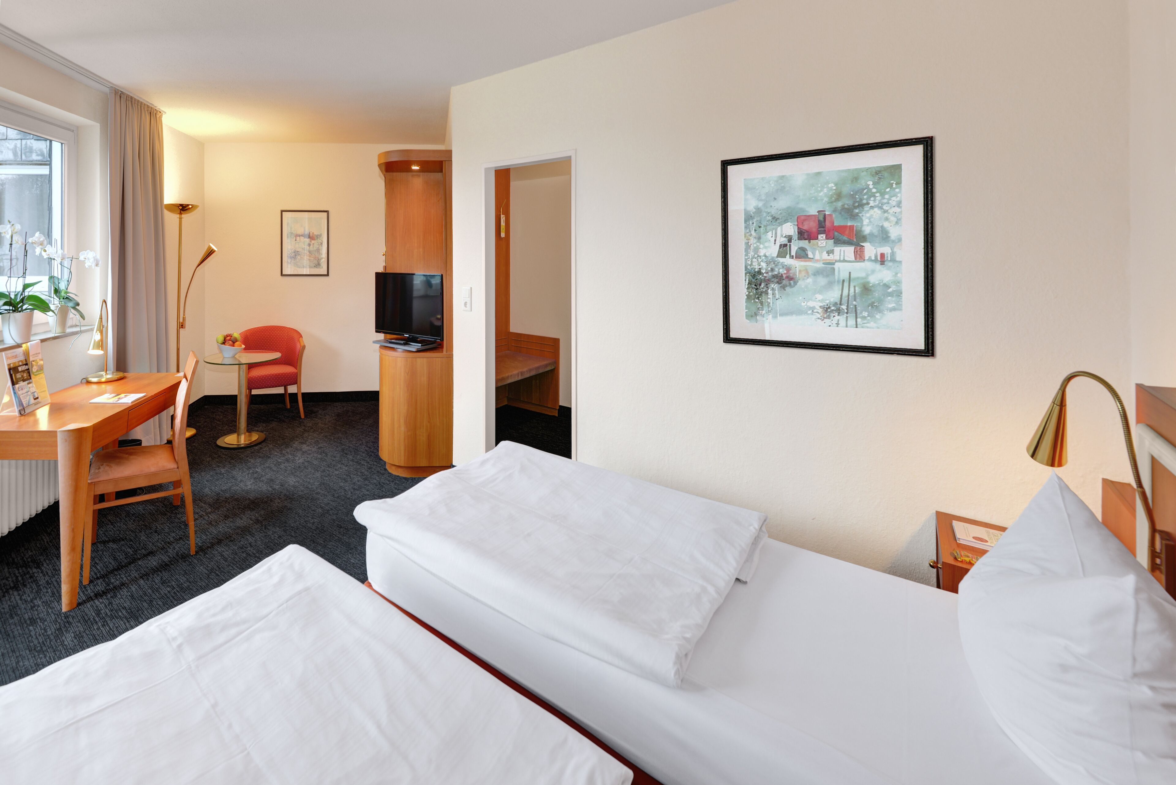 standard double room | hypo-allergenic bedding, minibar, desk, blackout curtains