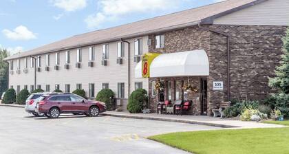 Super 8 by Wyndham Antigo