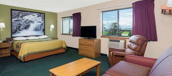 Super 8 by Wyndham Antigo