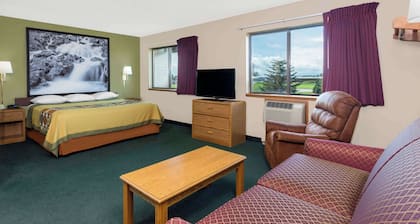 Super 8 by Wyndham Antigo