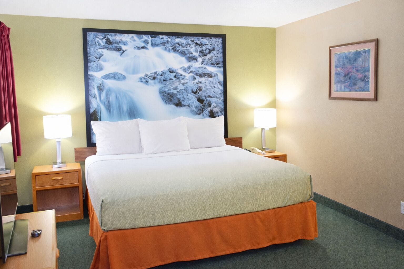 Suite, 1 Katil Raja (King) | Peti besi dalam bilik, meja, seterika/papan seterika 