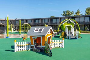 Children's play area - outdoor - Wyndham Lancaster Resort & Convention Center (Lancaster)