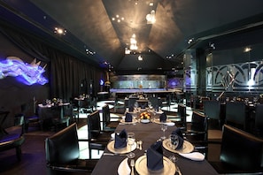 6 restaurantes; se sirve cocina india