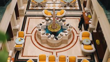 4 restaurants, breakfast, lunch, dinner served; seafood