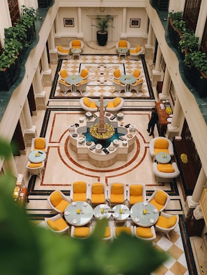 2 quầy bar/khu lounge, quầy bar bên hồ bơi
