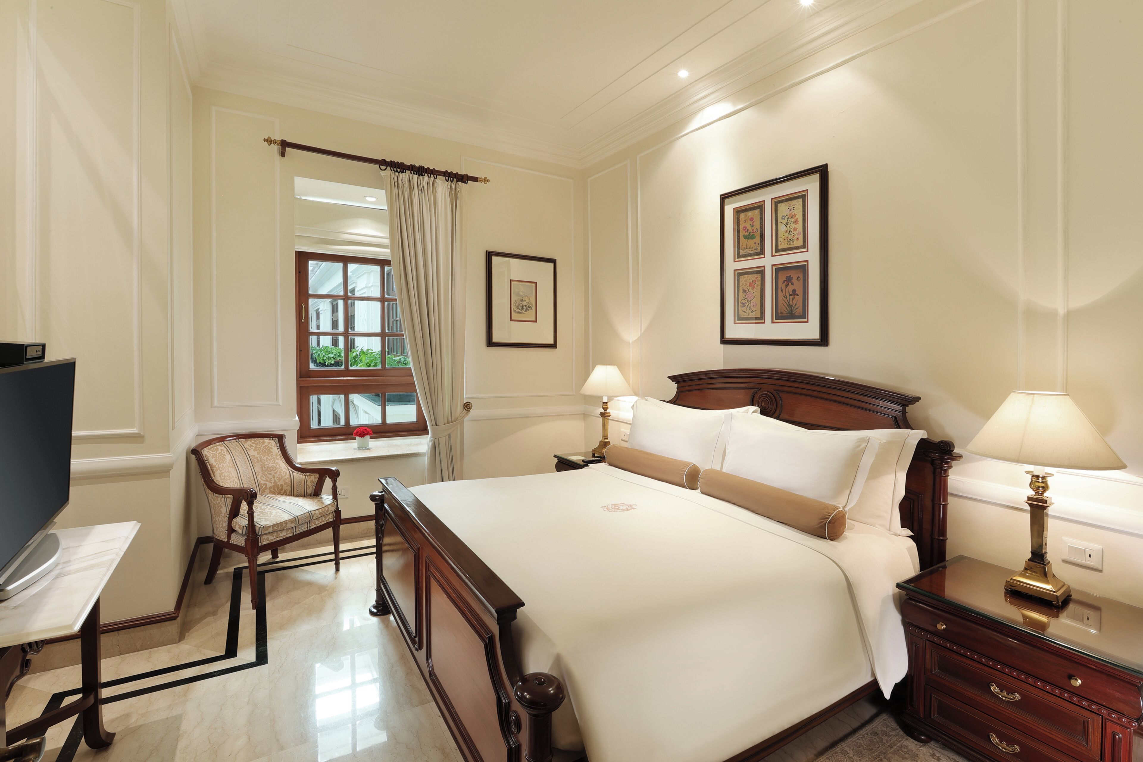 Suite (Heritage) | Frette Italian sheets, premium bedding, down duvets, pillow-top beds