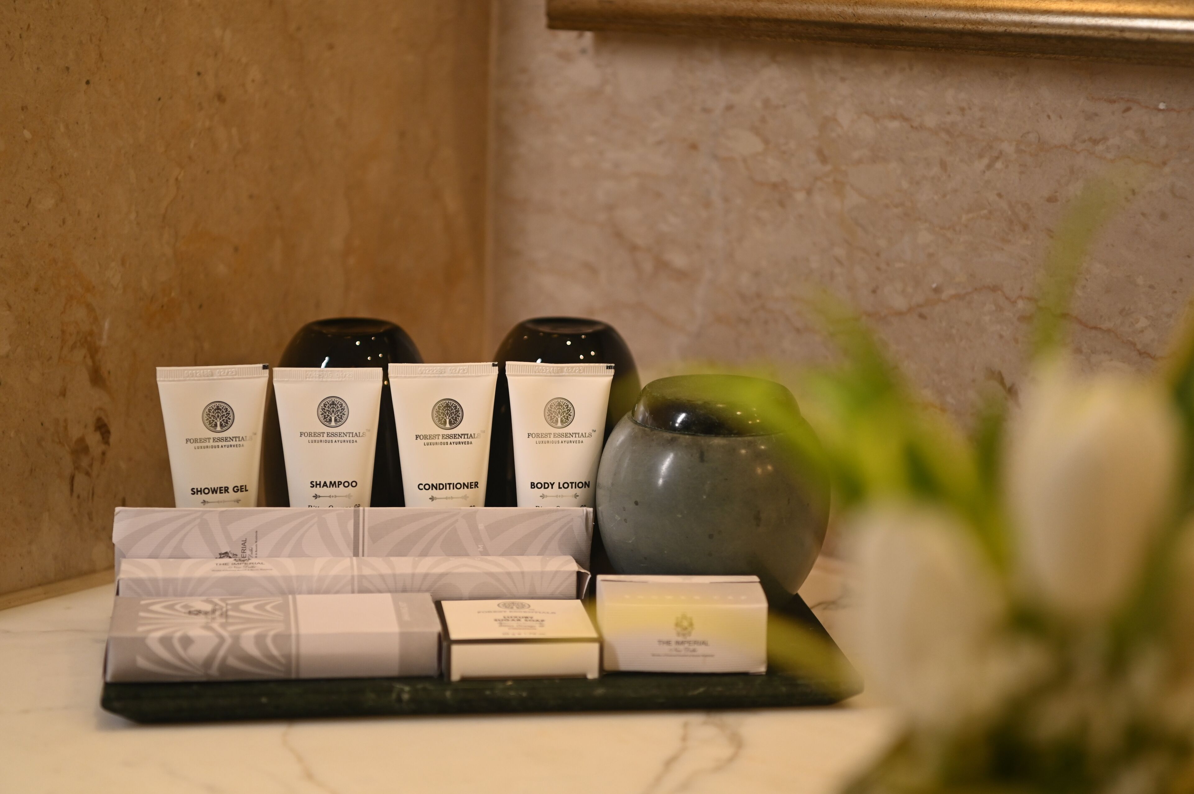 suite (heritage) | bathroom amenities | combined shower/bathtub, deep-soaking bathtub, designer toiletries