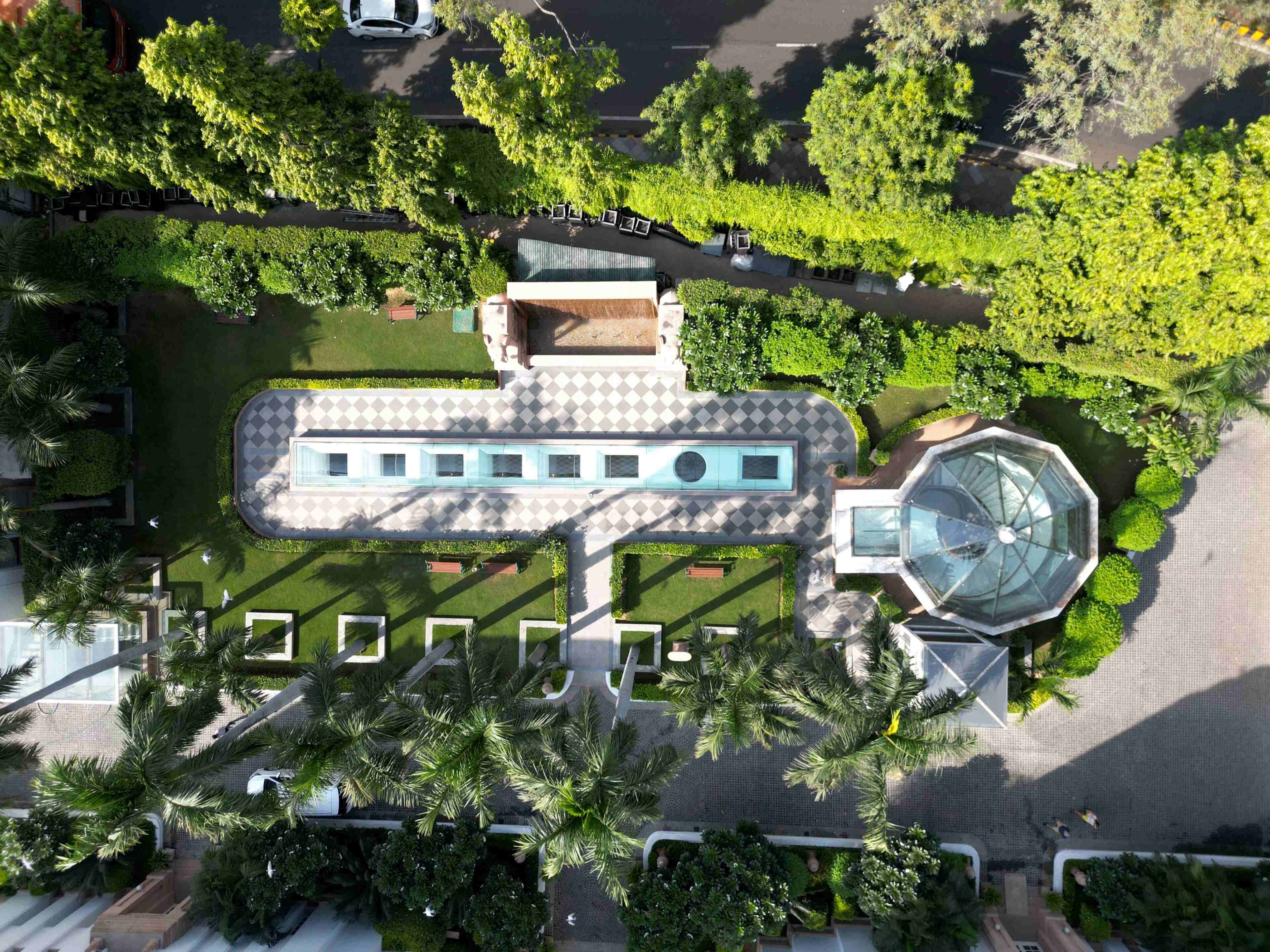 Couples treatment room(s), sauna, hot tub, steam room, body treatments