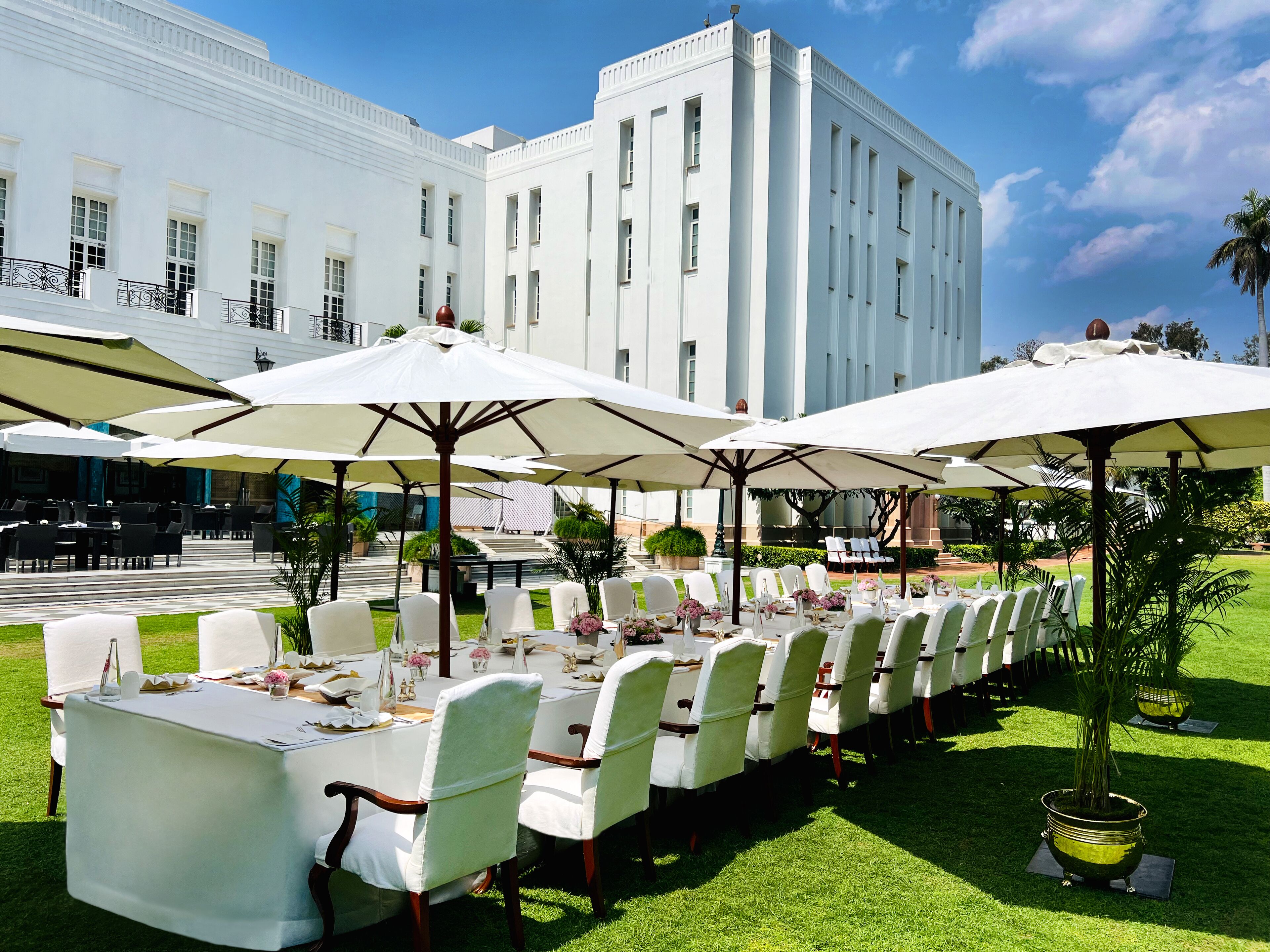 4 restaurants, breakfast, lunch, dinner served; seafood