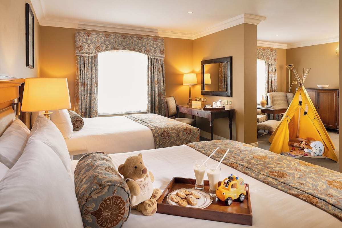 Junior Suite | In-room safe, desk, blackout curtains, iron/ironing board