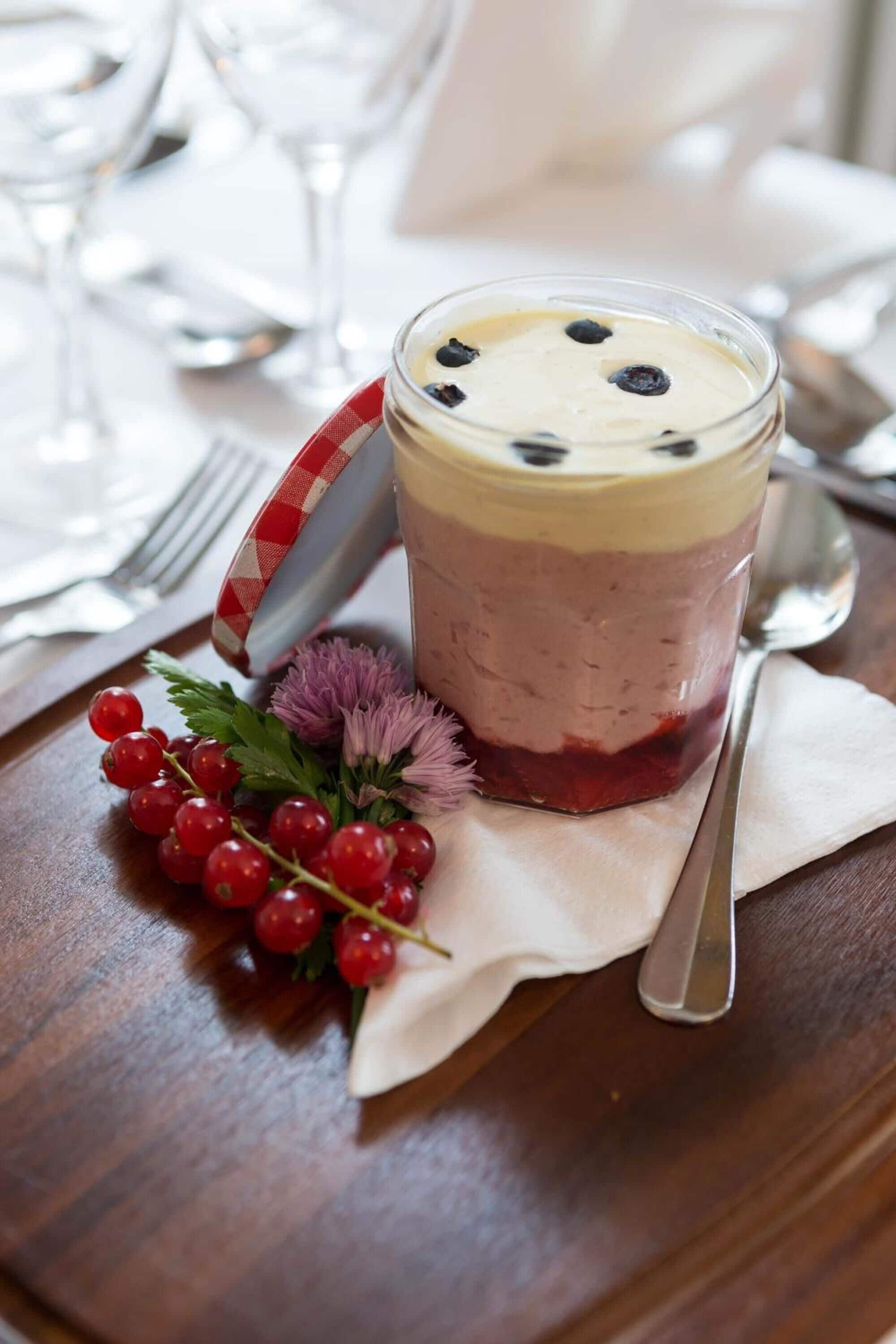 2 restaurants, breakfast served