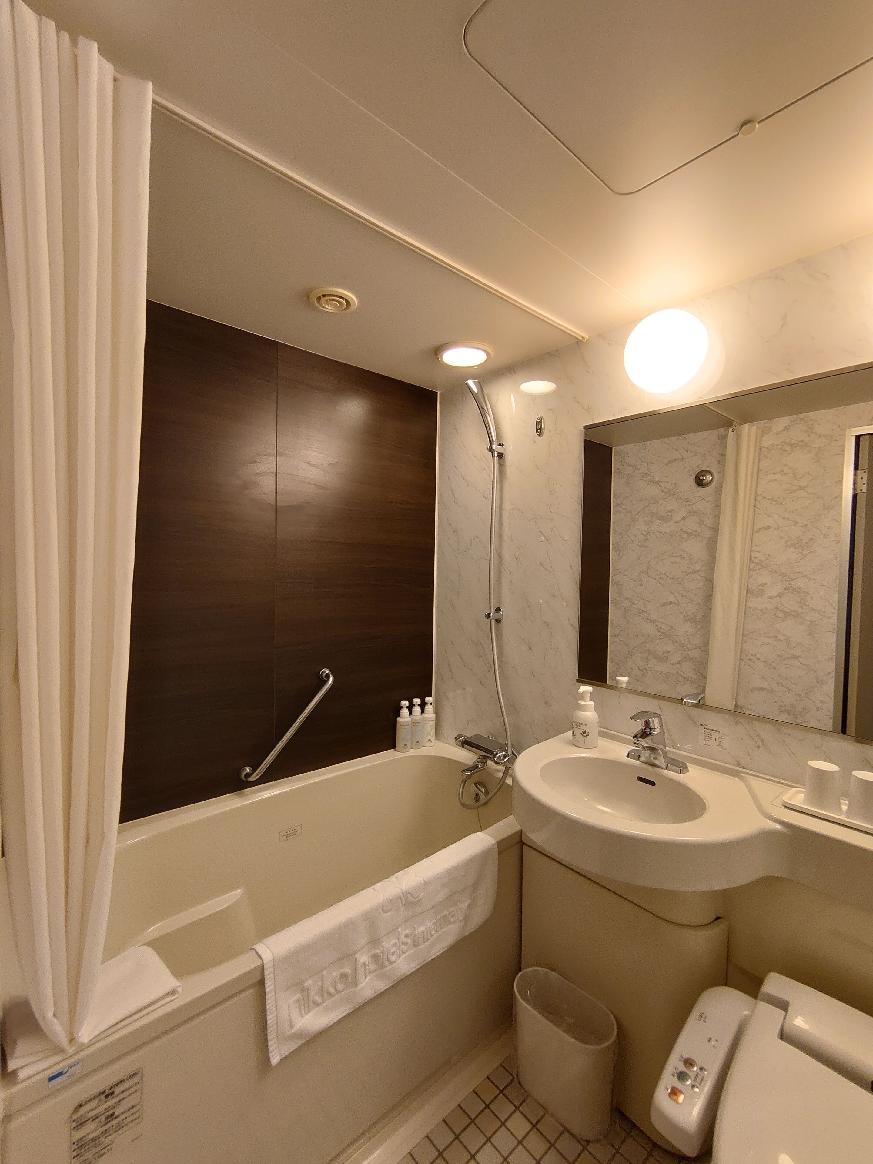 stylish twin - non smoking, airweave(sky view) | bathroom | combined shower/bathtub, free toiletries, hair dryer, slippers