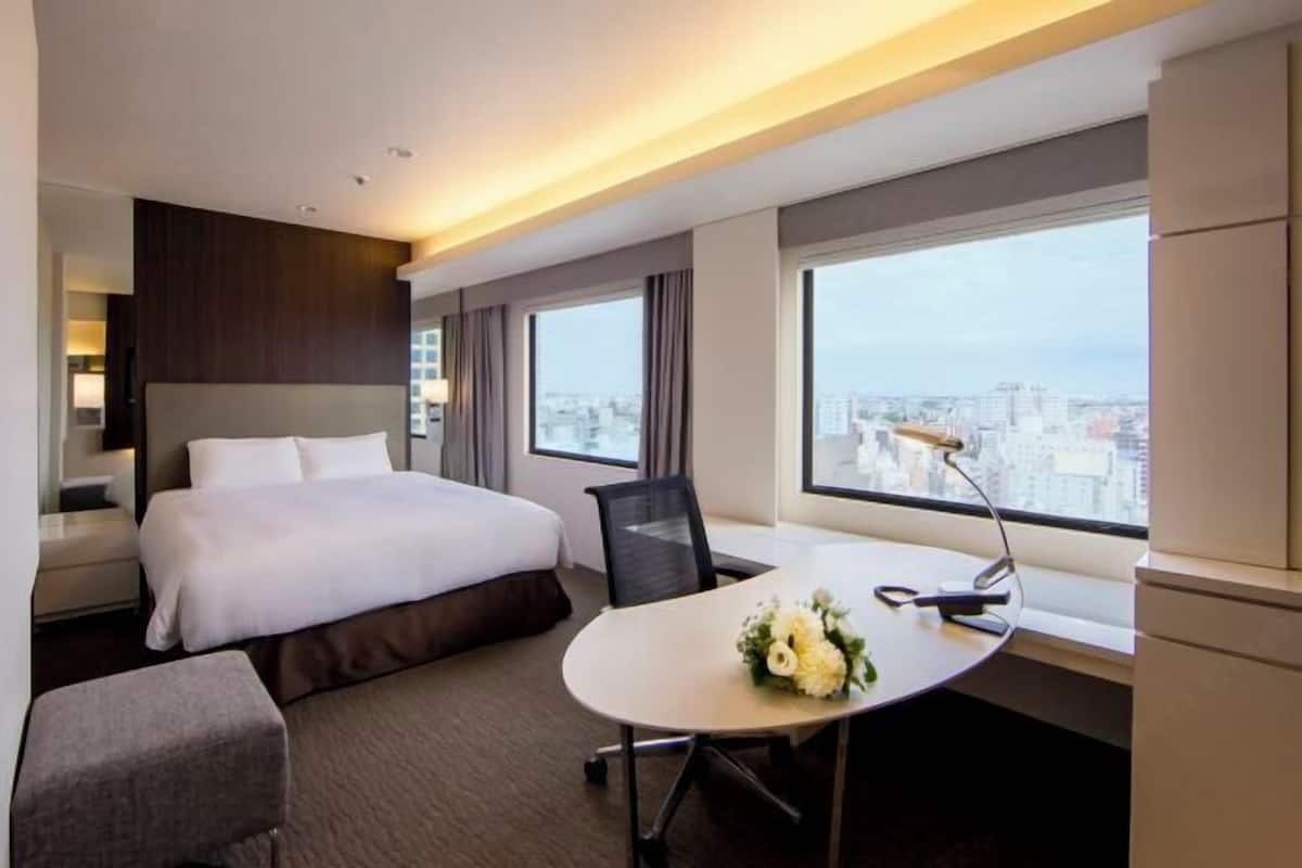 Premium bedding, minibar, desk, laptop workspace