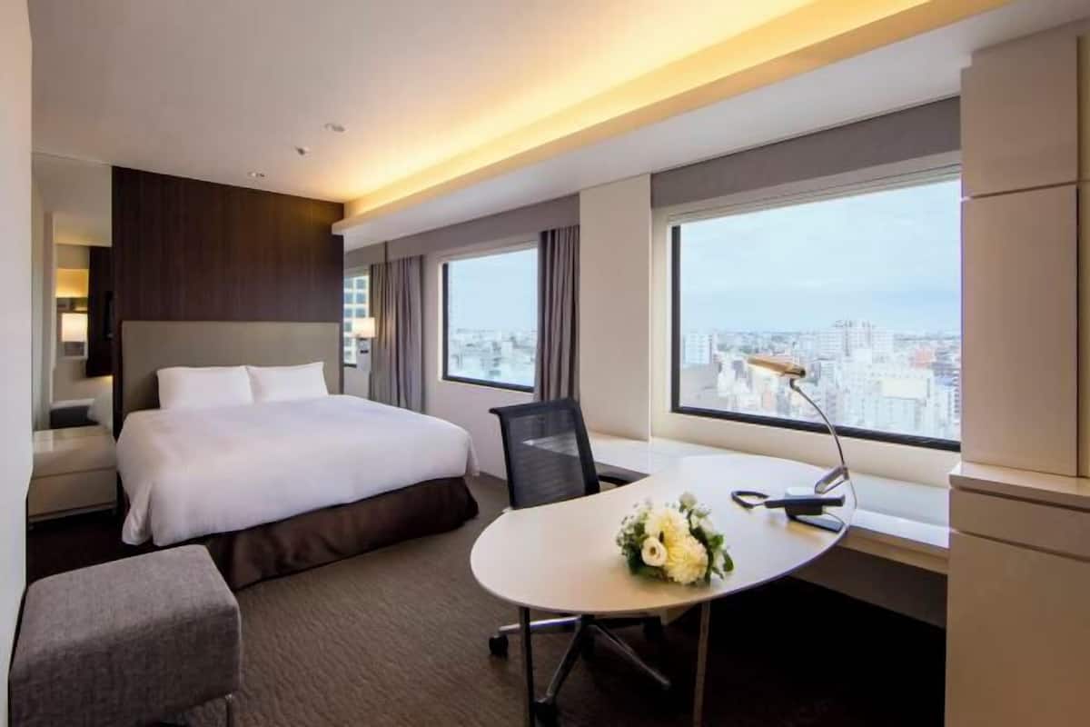 Premium bedding, minibar, desk, laptop workspace