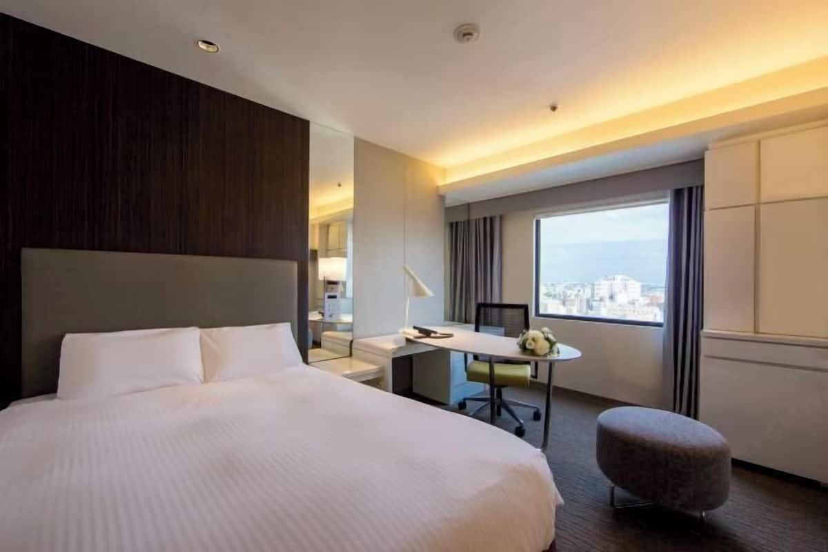 Premium bedding, minibar, desk, laptop workspace