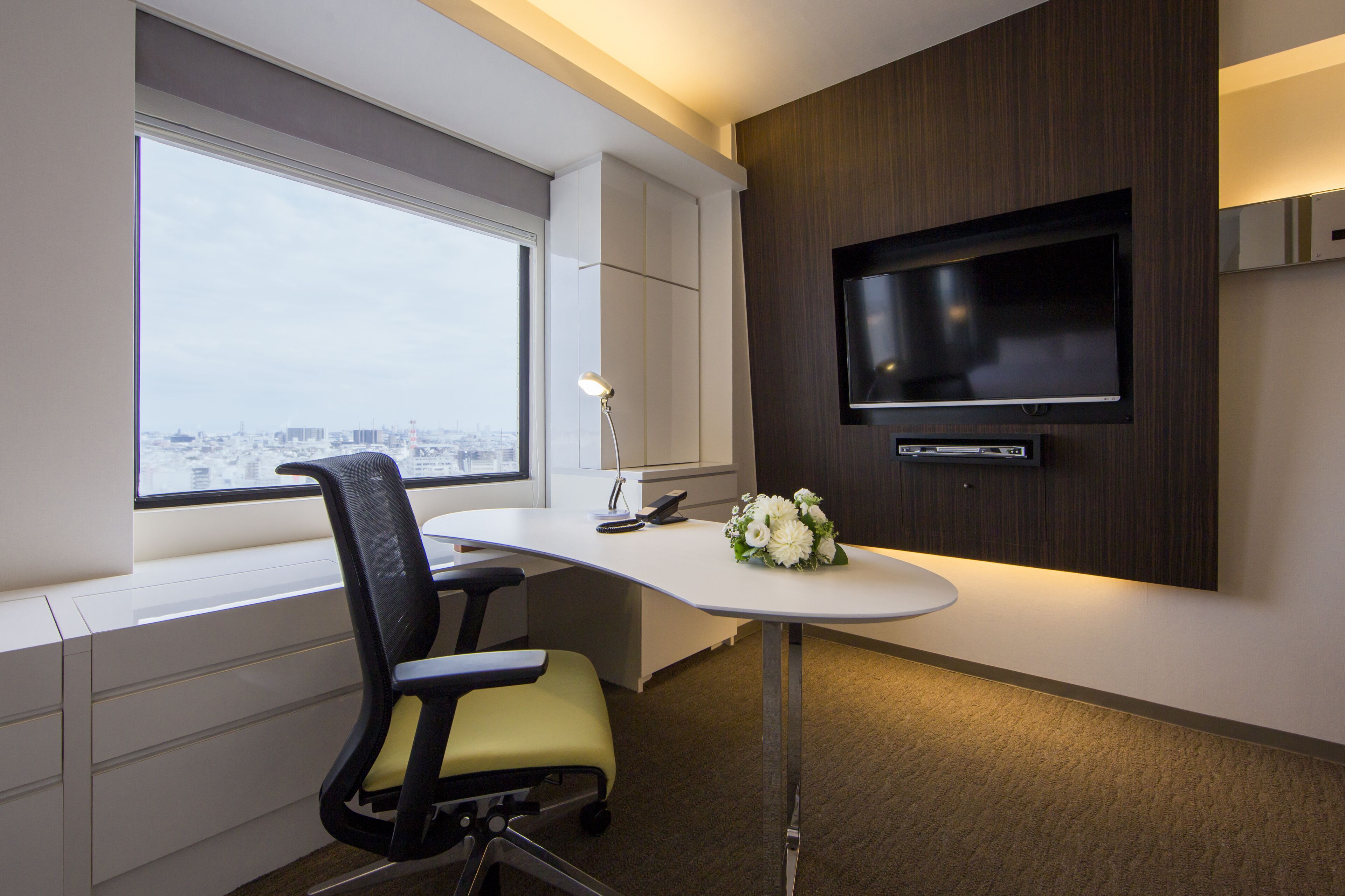 executive queen business type - non smoking, airweave(sky view) | 1 bedroom, premium bedding, minibar, desk