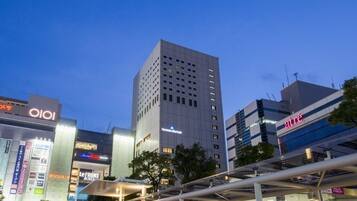 A modern urban hotel with a prominent entrance and signage for 'Le Front 1000'.