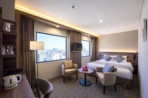 Deluxe Queen - Non Smoking, Airweave(Sky View) | Premium bedding, minibar, desk, laptop workspace