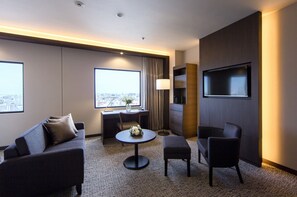 プレミアムツイン 禁煙 エアウィーヴ仕様(スカイビュー) | 高級寝具、ミニバー、デスク、ノートパソコン用作業スペース