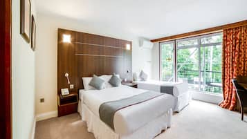 Deluxe Triple Room | 1 bedroom, desk, iron/ironing board, free WiFi