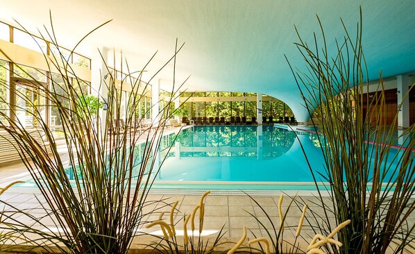 Indoor pool, pool loungers