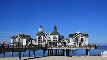 Beach nearby, free beach cabanas, sun-loungers, beach umbrellas