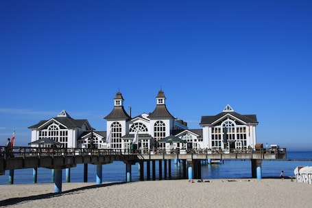 En la playa, camas de playa gratis, sillas reclinables de playa