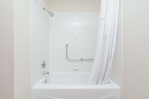 Standard Room, 1 Queen Bed, Accessible | Bathroom | Combined shower/bathtub, free toiletries, hair dryer, towels - Baymont by Wyndham Eau Claire WI (Eau Claire)