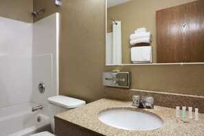 Combined shower/bathtub, free toiletries, hair dryer, towels - Super 8 by Wyndham Pulaski (Pulaski)
