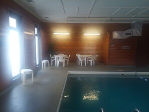 Indendørs pool