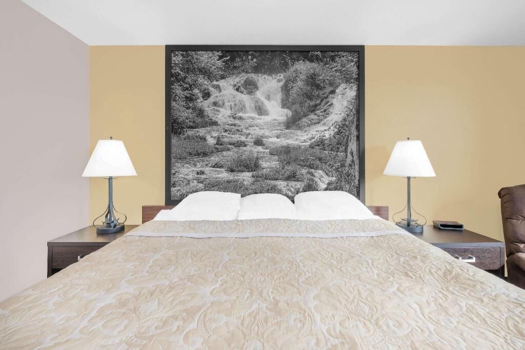 Desk, blackout curtains, free WiFi, bed sheets