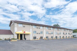 Exterior - Super 8 by Wyndham Watertown (Watertown)