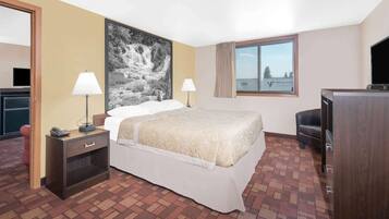 Studio Suite, 1 King Bed, Non Smoking | Desk, blackout drapes, free WiFi, bed sheets