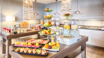 Se ofrece un desayuno bufé (17 EUR por persona)