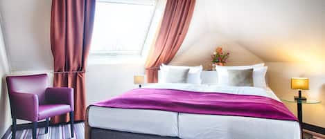 Junior Suite | In-room safe, desk, cribs (free), WiFi (free)