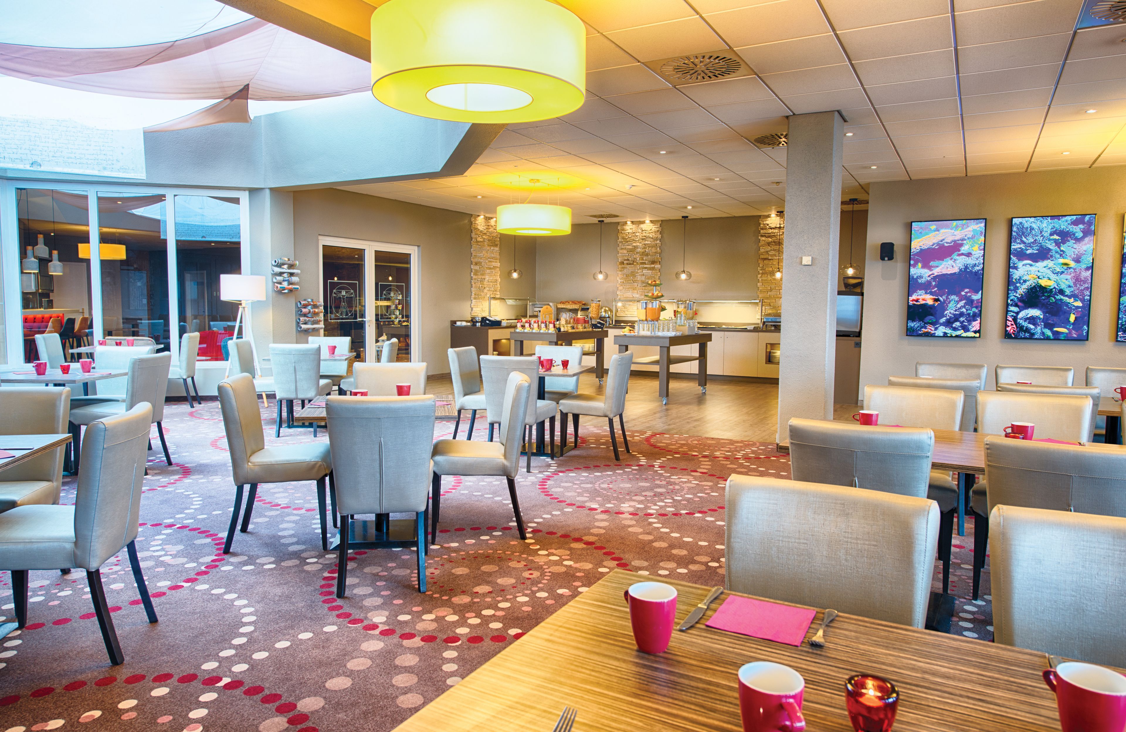 Tägliches Frühstücksbuffet (17 EUR pro Person)