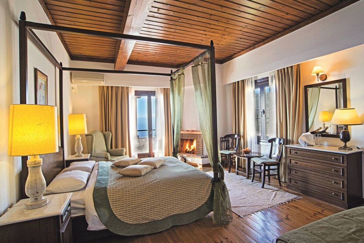 mini suite-chalet | down duvets, in-room safe, desk, soundproofing