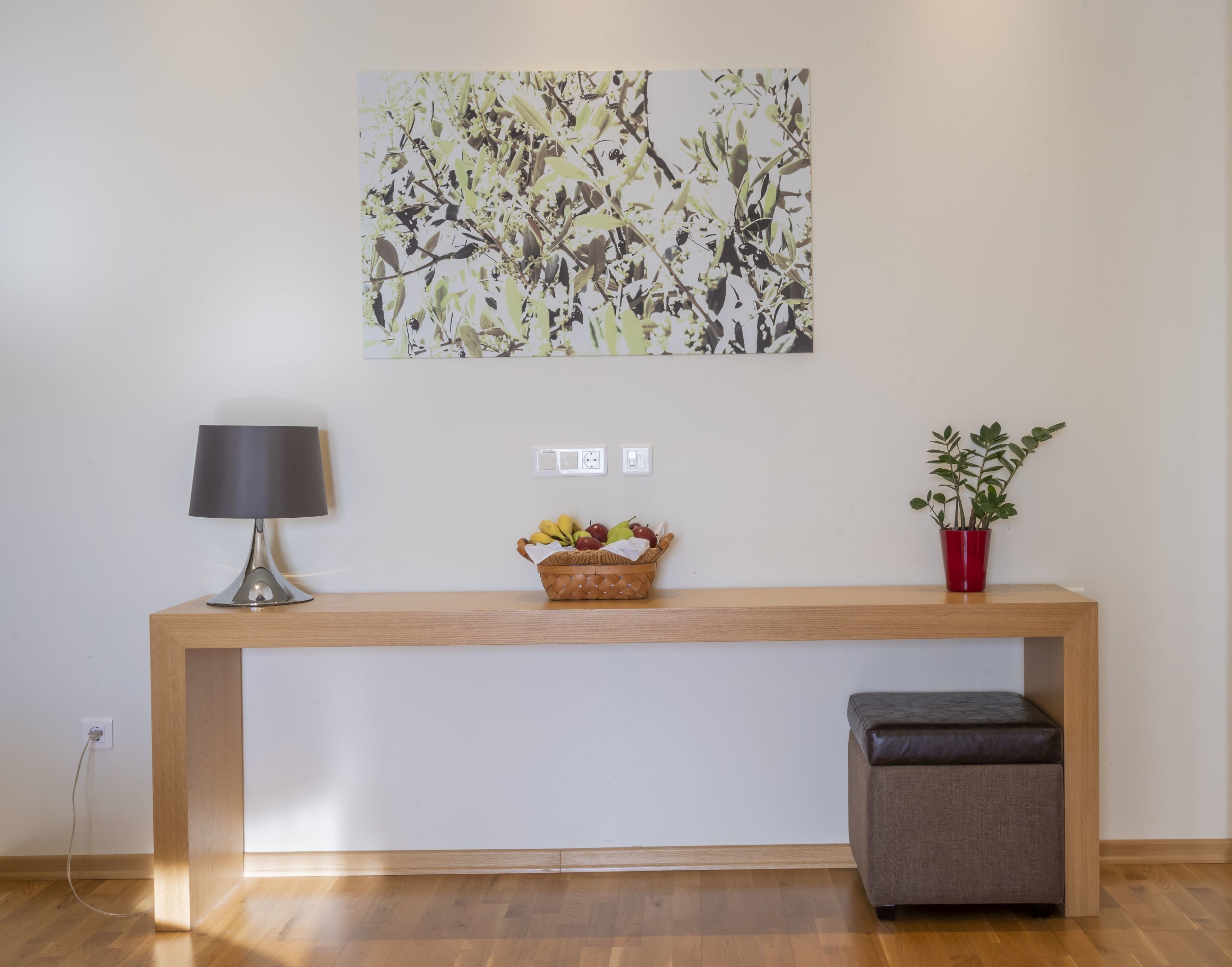 executive suite | living area | lcd tv