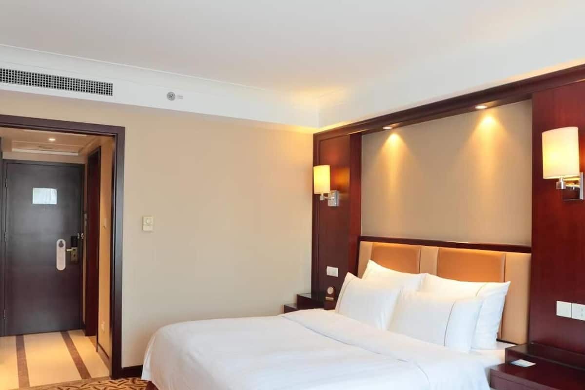 1 bedroom, minibar, in-room safe, desk
